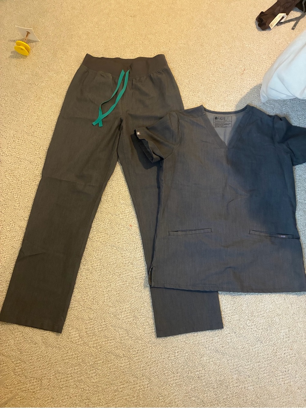 Graphite Figs Women's Small High Rise Straight Leg Scrub Pants & Small Scrub Top